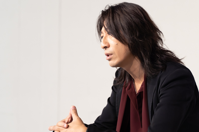 インタビューカット3